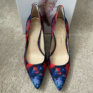 Multi-colored pumps
